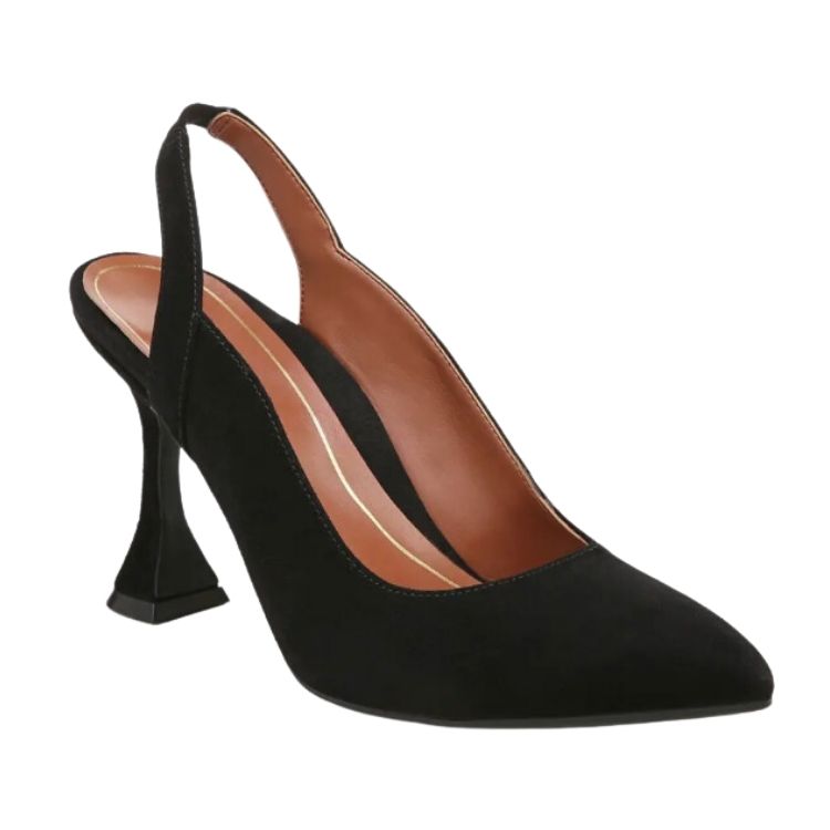 black pump heel